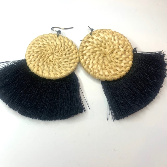 Boho basket weave and black fringe earrings - Picture 2 of 3